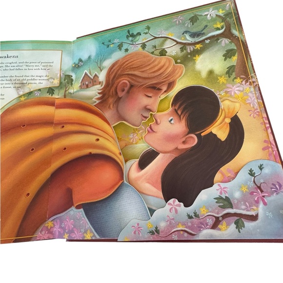 Snow White Classic Fairytale Pop-up Book - Picture 2 of 7